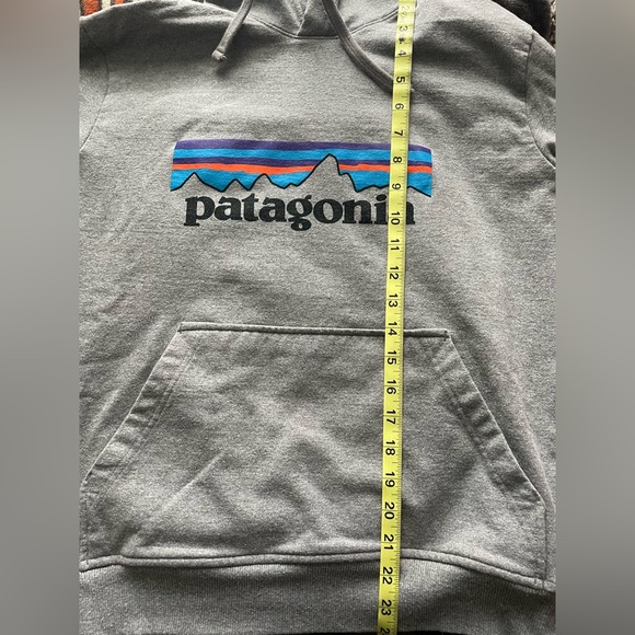Patagonia grey hooded sweatshirt - Picture 2 of 4